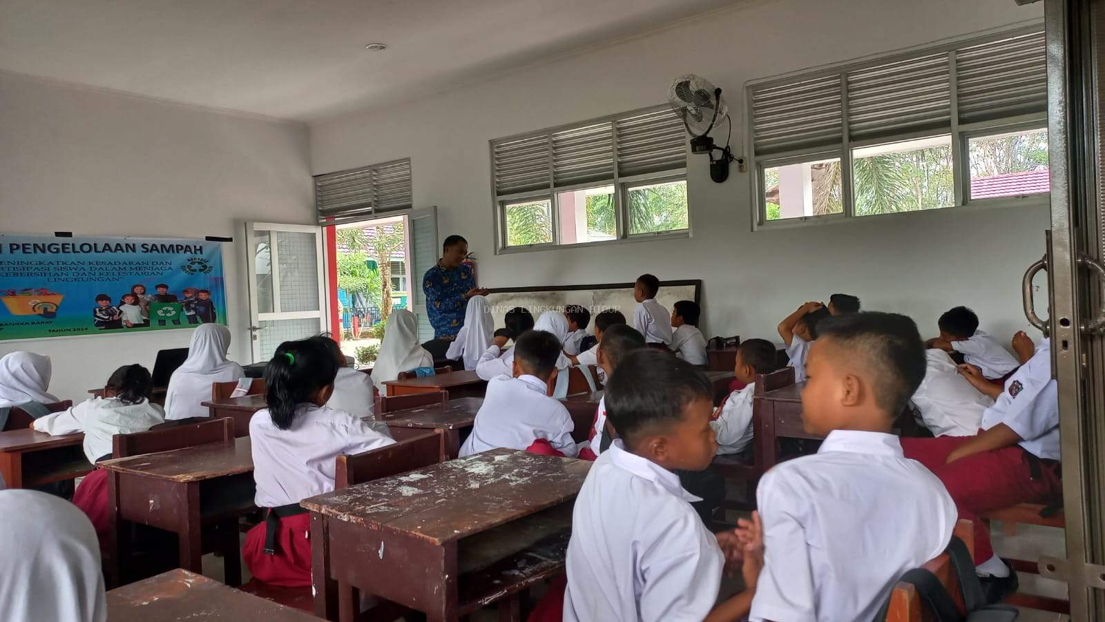 SOSIALISASI PENGELOLAAN SAMPAH DI SD NEGERI 18 MENTOK